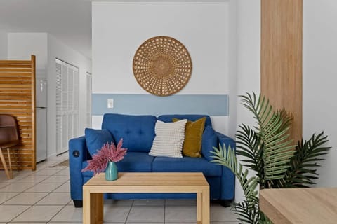 Bayshore Bliss, Cozy with Water Views of Miami Bay Apartment in North Bay Village