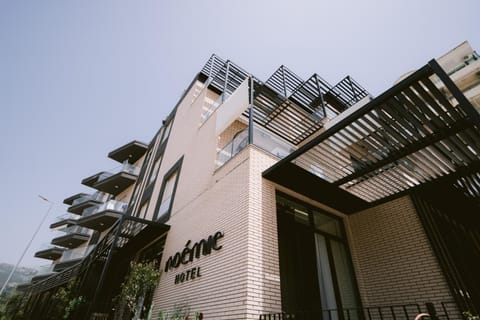 Property building, Day