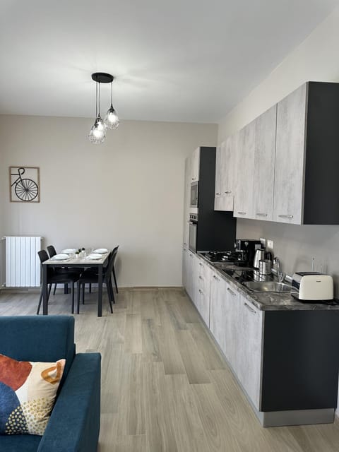 Coffee/tea facilities, Kitchen or kitchenette, Living room, Dining area, minibar, pet friendly, stove