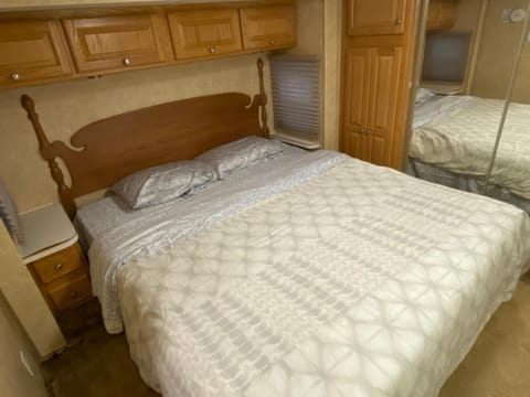 Platte-Camper in Woods w/FirePit & Hot Tub Access Apartment in Michigan