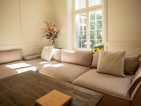 Exklusive Stadtwohnung mit Innenhofterrasse, Pool und Sauna Apartment in City of Bern