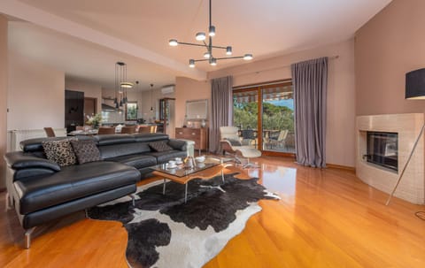 Communal lounge/ TV room, Living room