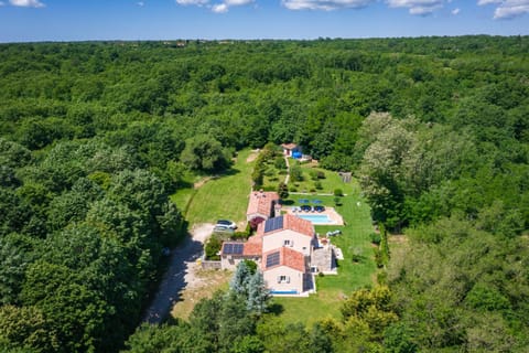 Property building, Spring, Day, Neighbourhood, Natural landscape, View (from property/room), Location