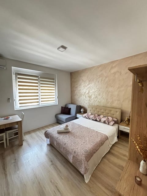 Bed, air conditioner