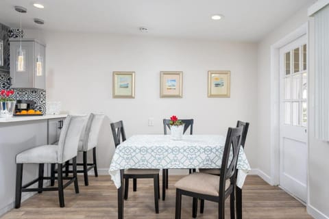 100 PERCENT NEW STUNNING HUGE HOME, GARDEN BEACH, RESERVED Parking House in Laguna Beach