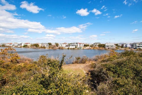 Oceanside, Hot Tub, Lake Views! Dogs Welcome! -OS2J, Jeanes Dream House in Corolla