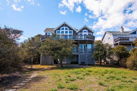 Oceanside, Hot Tub, Lake Views! Dogs Welcome! -OS2J, Jeanes Dream House in Corolla