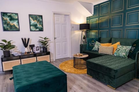 Bed, Living room, Seating area