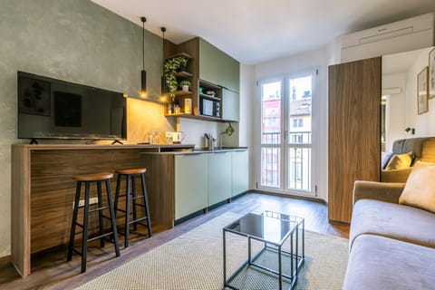 TV and multimedia, Kitchen or kitchenette, Living room, Seating area, Dining area, minibar, stove