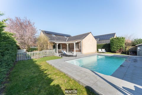 Property building, Garden, Swimming pool