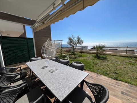 View (from property/room), Balcony/Terrace, Sea view