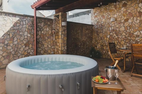 Hot Tub, Hot Tub
