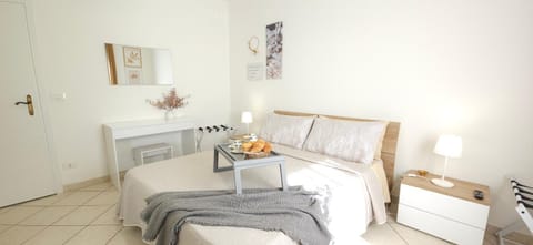 Bed, Bedroom, heating, wedding