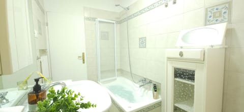 Shower, Bathroom, Bath, hair dryier, towels