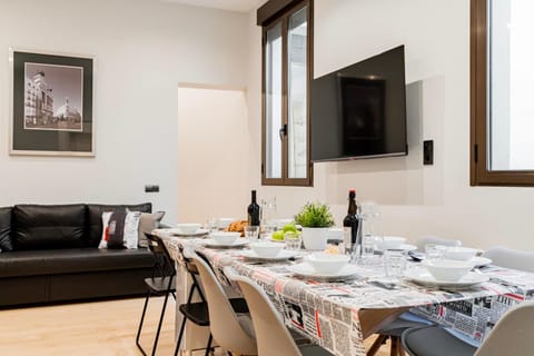 Communal lounge/ TV room, TV and multimedia, Living room, Seating area, Dining area, Evening entertainment, internet, locker, locker, air conditioner