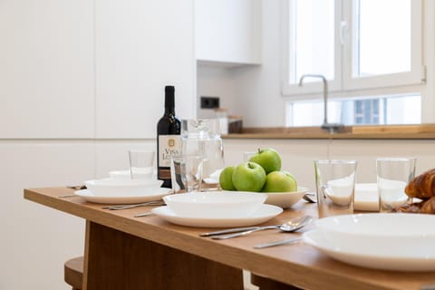 Kitchen or kitchenette, Food and drinks, Dining area, Food, Drinks, dishwasher, internet, air conditioner