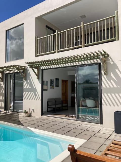 Property building, Patio, Balcony/Terrace, Pool view, Swimming pool, sunbed