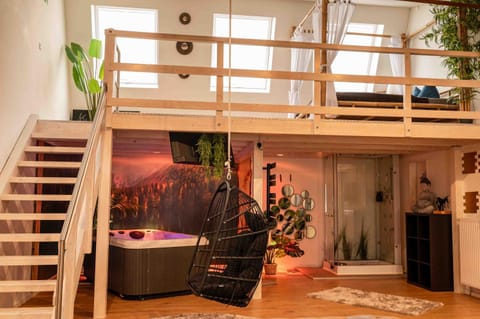 Photo of the whole room, Swimming pool
