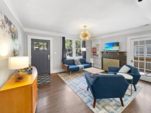 Location! Minutes to Downtown and Folly Beach House in James Island