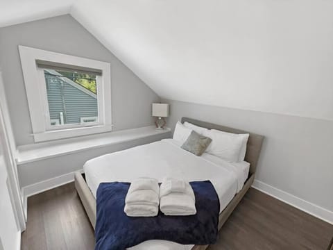 Location! Minutes to Downtown and Folly Beach House in James Island