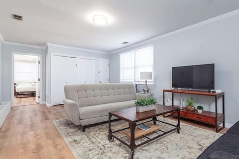 Beautiful Remodeled Penthouse Unit in Old Town House in Lincoln Park