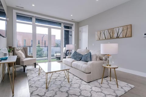 Stunning Condo #2 - Downtown River North House in Chicago