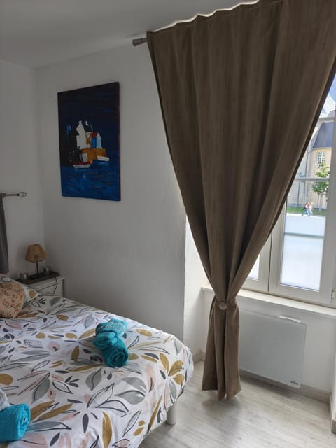 Bedroom, City view