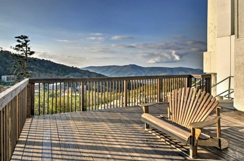 Pool and Hot Tub Mtn-View Condo in Sugartop Resort! Apartment in Sugar Mountain