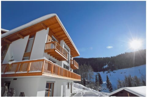 Property building, Property building, Natural landscape, Winter, Balcony/Terrace, On site, Mountain view