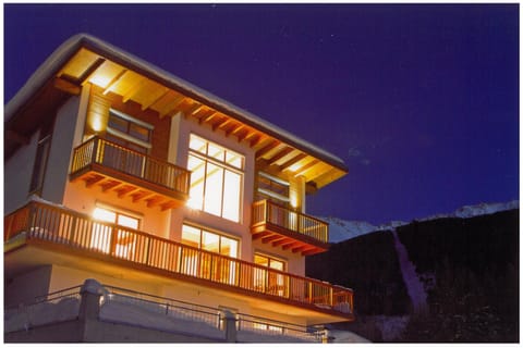 Property building, Facade/entrance, Winter, On site