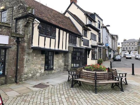 Cottage in centre of Shaftesbury with lovely garden House in Gold Hill