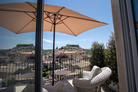 View (from property/room), Balcony/Terrace, City view, Landmark view