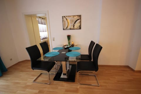 Seating area, Dining area
