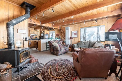 Kitchen or kitchenette, Living room, Seating area