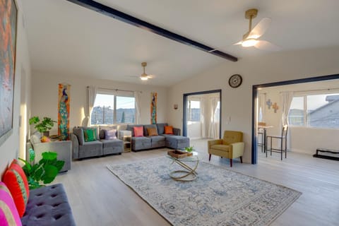 The Maharaja Retreat with Hot Tub and EV Charger! House in Yucca Valley