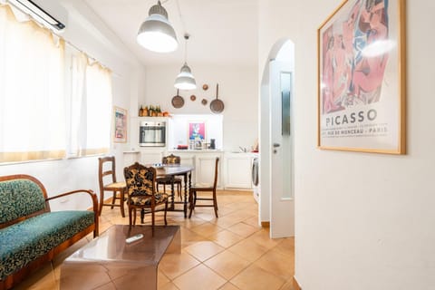 Kitchen or kitchenette, Living room, air conditioner