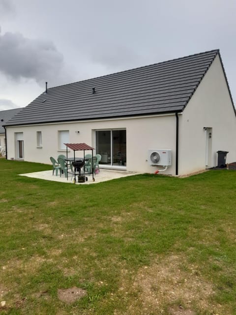 Property building, Patio, BBQ facilities, Garden, Garden view