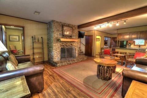 Crockett's Coonskin Cabin #540 Cabin in Pittman Center