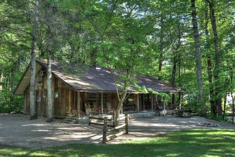 Crockett's Coonskin Cabin #540 Cabin in Pittman Center