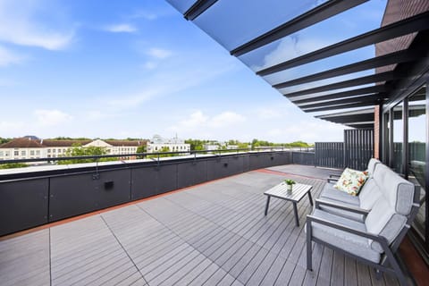 Balcony/Terrace, City view