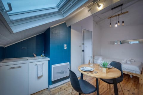 Bed, Kitchen or kitchenette, Living room, Photo of the whole room, Seating area, Dining area, Bedroom