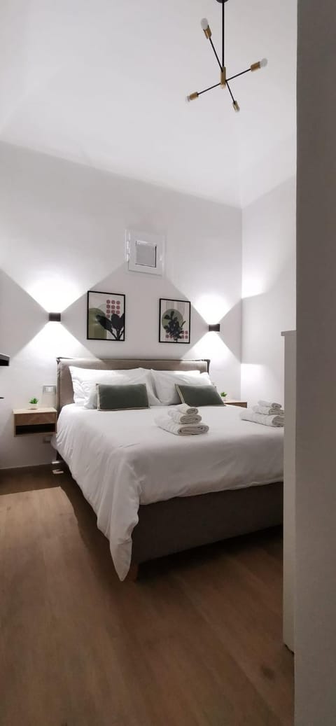 Bed, Photo of the whole room, Bedroom, Internal: Not applicable to any particular room