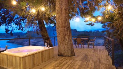 Night, Natural landscape, Hot Tub, View (from property/room), Balcony/Terrace, Garden view, Lake view