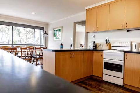 Allure " Absolute Waterfront " Family Friendly House in Bicheno