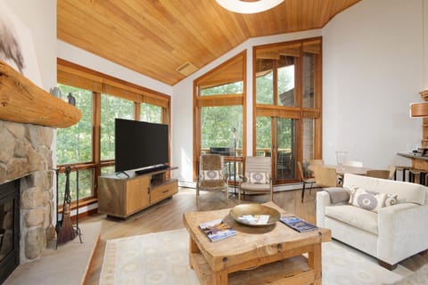 Newly Remodeled Ski-In Out Snowmass View Townhome by The Woodrun V Townhouses House in Snowmass Village