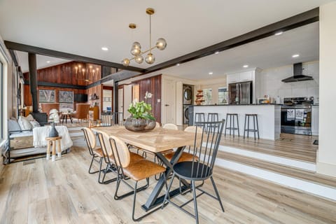 Lago Vista Home with Putting Green and Pool! House in Point Venture