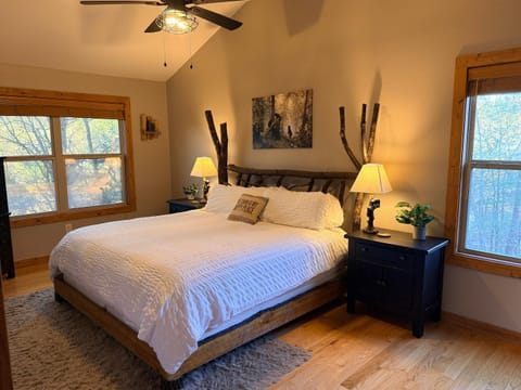 Cozy North GA Cabin 3BR3BA, Fire Pit & Game Rm Cabin in Union County