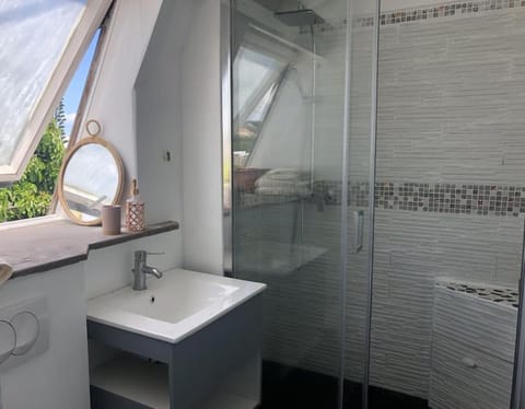 Caribbean Window Apartment in Le Gosier