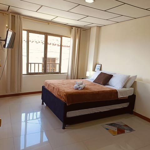 Bed, TV and multimedia, Bedroom