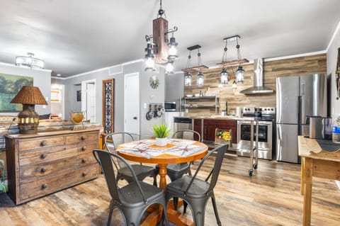 Salt Block - The Rustic Suite 1 Bed and Breakfast in Bandera